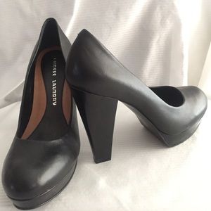 Chinese Laundry Platform Pumps